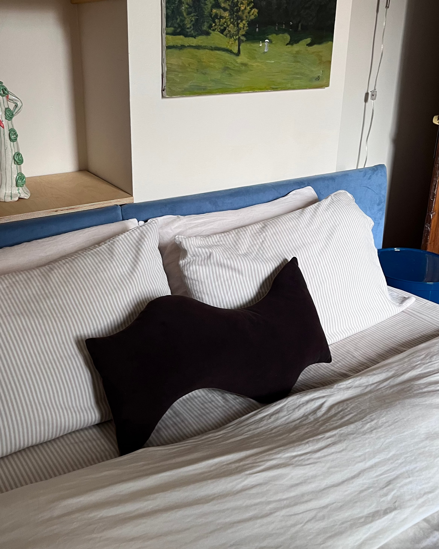 Large Wavy Pillow